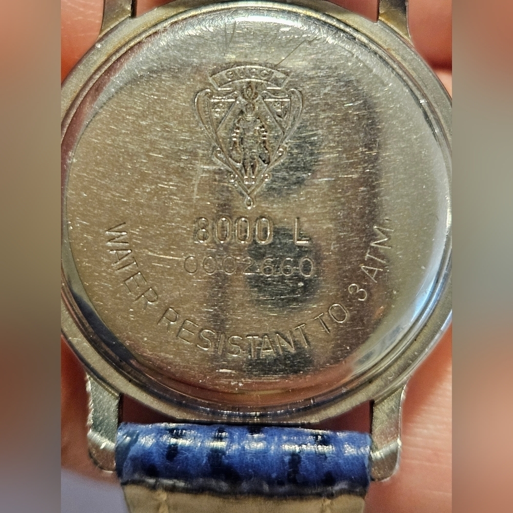 Similar Items Sponsored See all   Vintage Gucci 13mm Black Crocodile Leather Wat - Picture 6 of 6